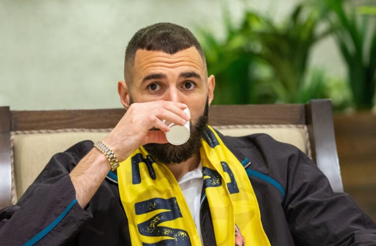 كريم بنزيما في جدة.. وتفاعل مع احتساء المهاجم الفرنسي للقهوة السعودية