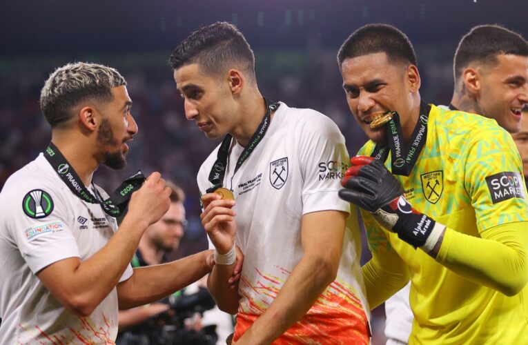 منها احتفال سعيد بن رحمة مع والدته.. تفاعل مع أبرز اللقطات في نهائي دوري المؤتمر الأوروبي