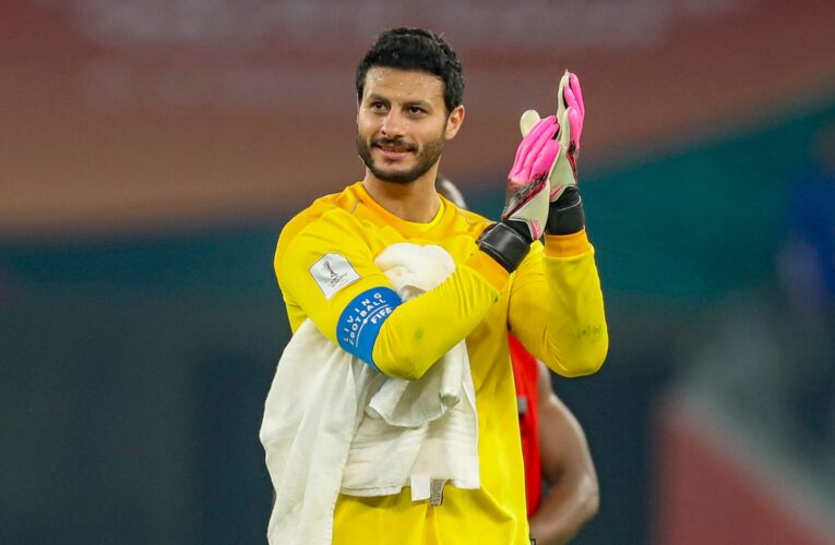 لفتة محمد الشناوي تجاه زميله مصطفى شوبير بعد الفوز باللقب الإفريقي تُثير تفاعلاً