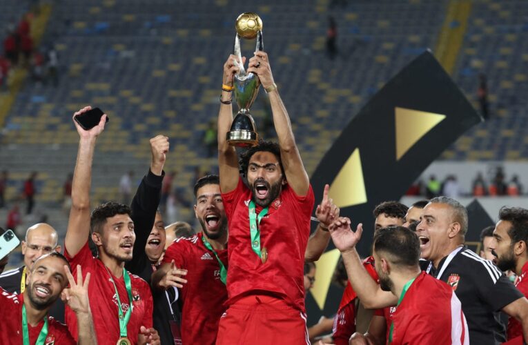 مغردون يتفاعلون مع طريقة احتفال لاعبي الأهلي بأغنية “سطلانة”.. فكيف جاءت التعليقات؟