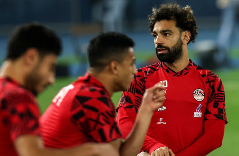 على أنغام “سطلانة” و”إيه اليوم الحلو ده”.. تفاعل على احتفال لاعبي مصر بعيد ميلاد محمد صلاح