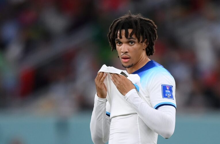 أرنولد يبرز في مركز جديد بقميص منتخب إنجلترا.. واللاعب يعلّق