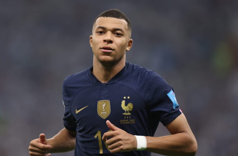 كيليان مبابي يحقق رقمًا قياسيًا.. ويعلق على إمكانية فوزه بجائزة الكرة الذهبية