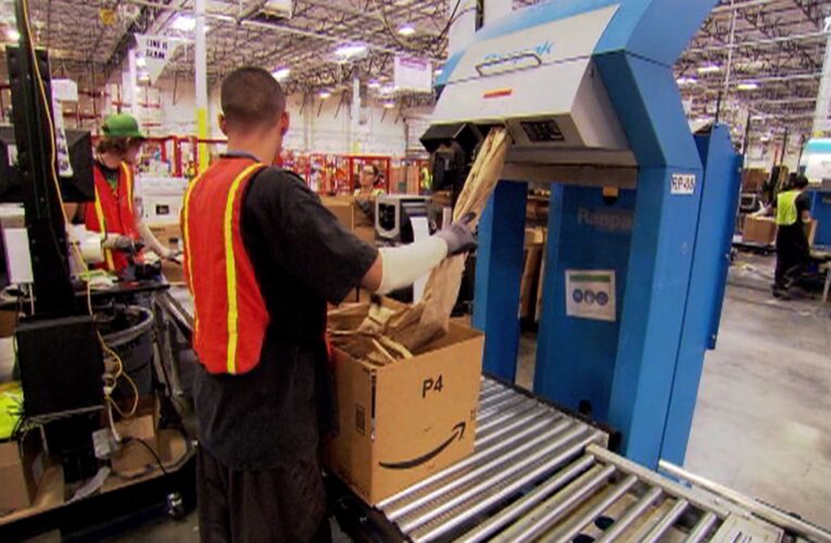 “مجتمع يمكننا الاعتماد عليه”.. أمازون تتعهد بتوظيف 5 آلاف لاجئ في أوروبا