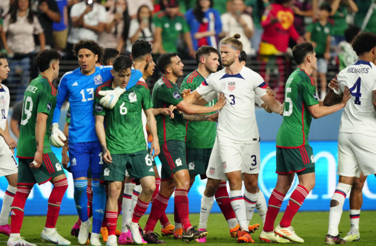 “الكونكاكاف” يصدر عقوبات بعد شجار جماعي في مباراة أمريكا والمكسيك