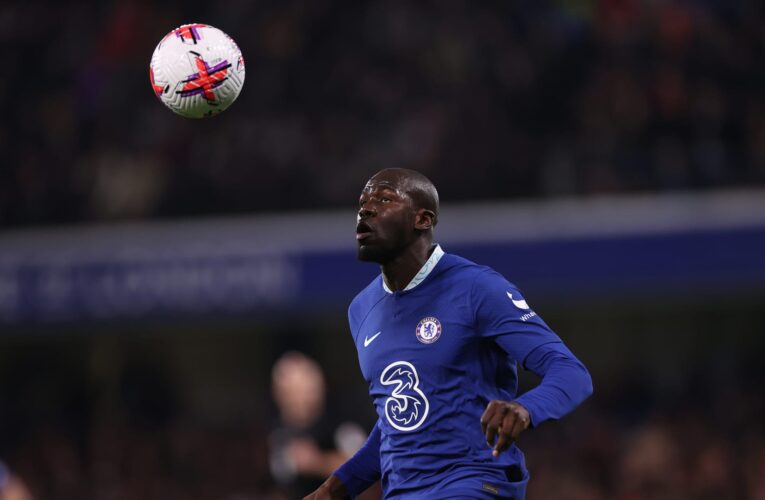 بعد انتقال كوليبالي إلى الهلال.. أبرز ما دار بين المدافع السنغالي وفهد بن نافل