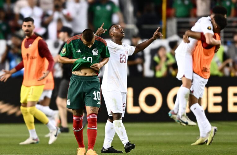 تفاعل مع طريقة احتفال لاعبي منتخب قطر بأغنية “سطلانة” بعد الفوز على المكسيك