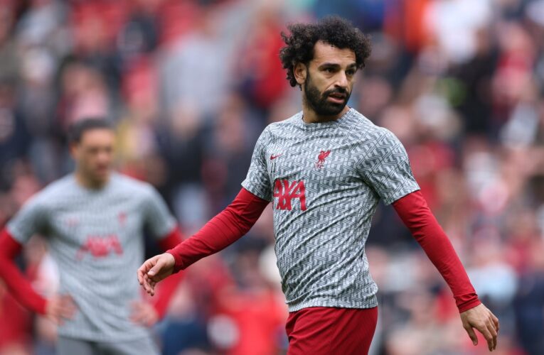 محمد صلاح يلتحق بصفوف نادي ليفربول.. ورد فعل زميله يخطف الأنظار