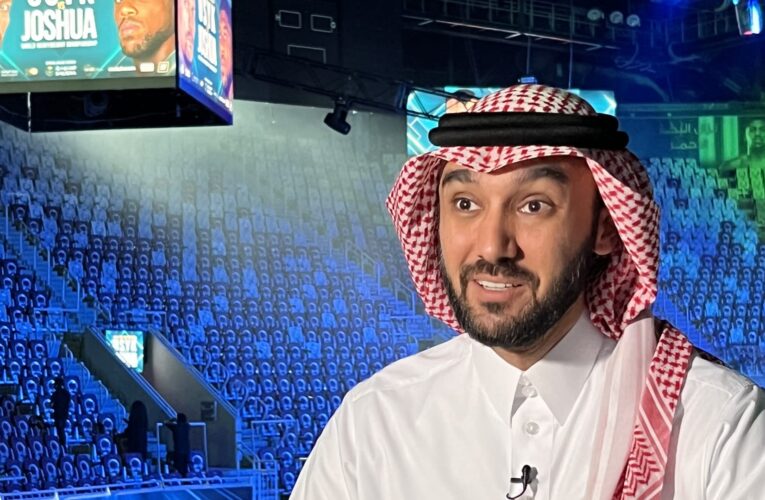 وزير الرياضة السعودي يعلن استضافة المملكة النسخة الـ16 من دورة الألعاب العربية عام 2027
