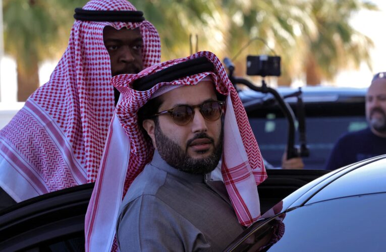 نادٍ إسباني يدعم تركي آل الشيخ بهذه الطريقة بعد خضوعه لعملية جراحية.. والأخير يرد