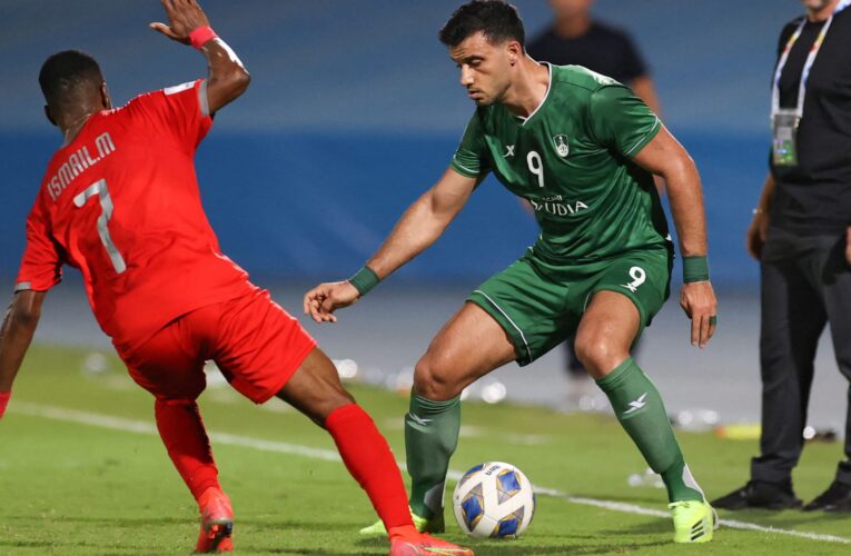 عمر السومة يوقع لهذا النادي ويرحل عن الأهلي السعودي بعد 9 سنوات