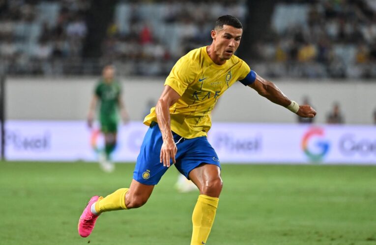 رد فعل كريستيانو رونالدو بعد تعادل النصر مع الشباب في البطولة العربية للأندية يُثير تفاعلاً