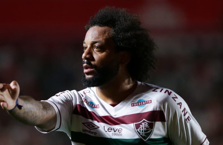 مارسيلو يذرف الدموع بعد تسببه بإصابة “مروعة” للاعب المنافس