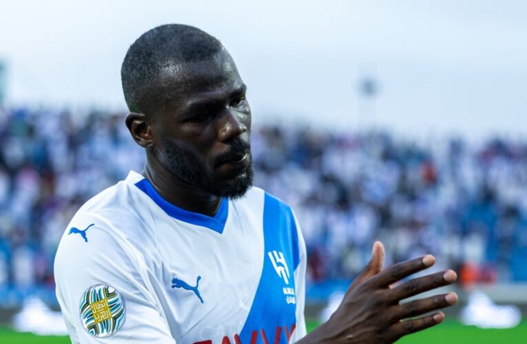 خاليدو كوليبالي يؤدي مناسك العمرة برفقة زملائه في الهلال السعودي بعد الفوز على اتحاد جدة