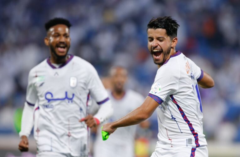 من تسديدة “صاروخية”.. هدف يخطف الأنظار خلال مباراة الهلال وأبها