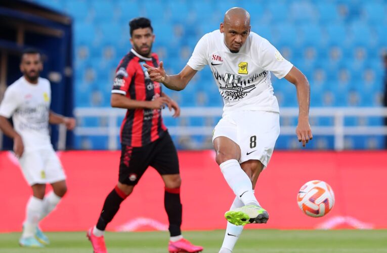 ساعة “روليكس”.. إعلامي سعودي يُقدم هدية ثمينة للاعب اتحاد جدة وسط تفاعل واسع