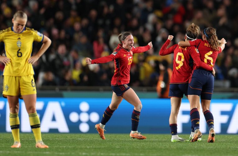 قبّلت حذاء زميلتها.. فرحة “جنونية” من لاعبة إسبانية بهدف نظيرتها في كأس العالم للسيدات