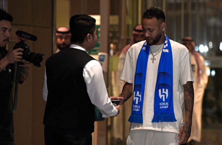 “شكله ما حبها”.. تفاعل على رد فعل نيمار عند تقديم القهوة السعودية له بالمطار