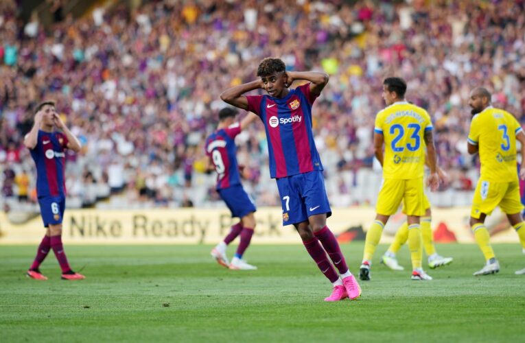 لامين يامال يدخل تاريخ الدوري الإسباني.. ومدرب نادي برشلونة يُشيد به