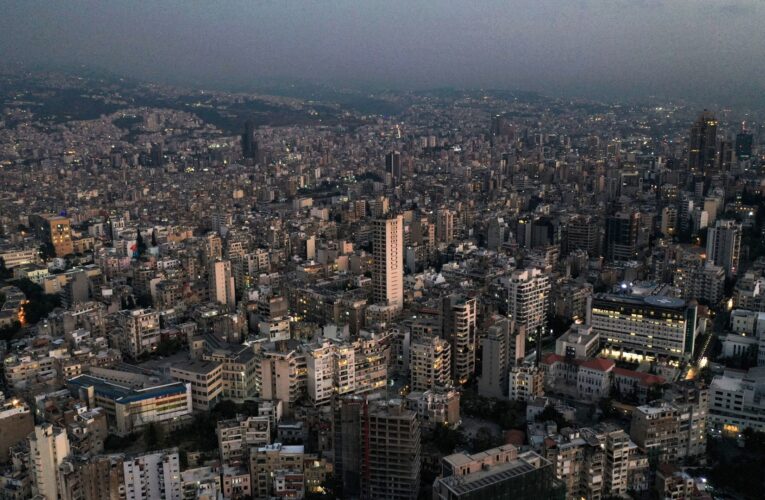 “يا ست الدنيا”.. سلطان النيادي ينشر صورة لبيروت.. كيف بدت من الفضاء؟