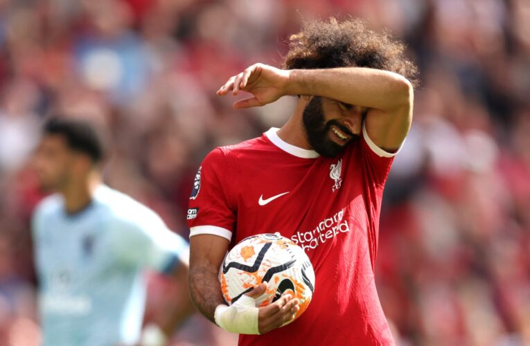 أمير سعودي يرد على تشبيه محمد صلاح بـ”الأهرامات والتاريخ”: عقده يُباع ويُشترى