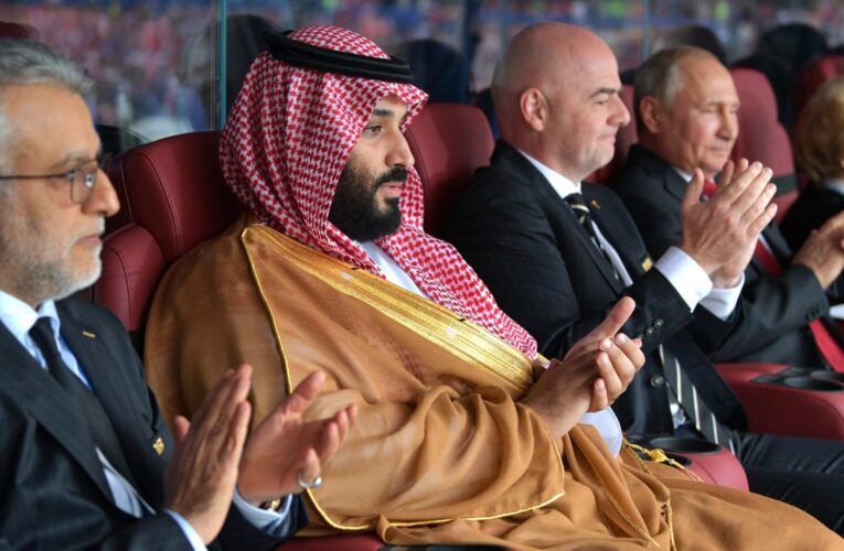 “ولي العهد ممارس لكرة القدم”.. تفاعل على حديث ياسر القحطاني عن محمد بن سلمان وما قاله عن “الفريق الذي يشجعه”