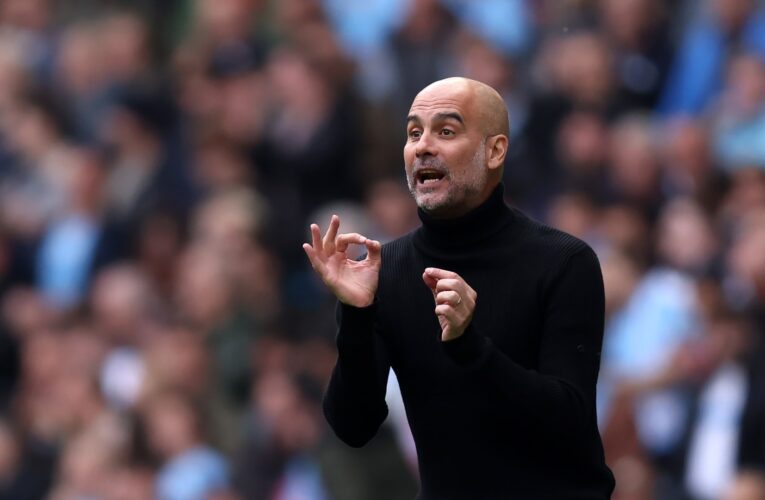 بسبب الإصابات.. بيب غوارديولا يمازح الصحفيين بشأن عودته للمستطيل الأخضر كلاعب