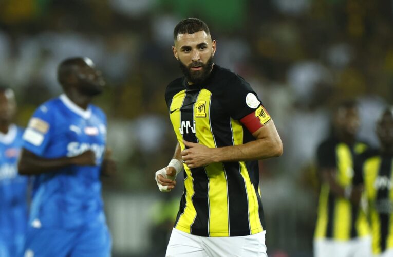 نادي اتحاد جدة يكشف طبيعة إصابة كريم بنزيما ومدة غيابه عن الملاعب