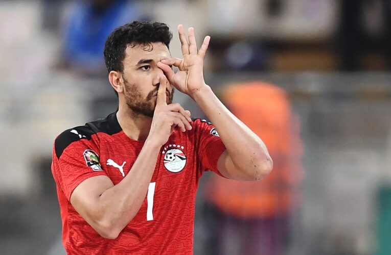بهذه الطريقة احتفى أستون فيلا الإنجليزي بذكرى ميلاد لاعبه السابق تريزيجيه
