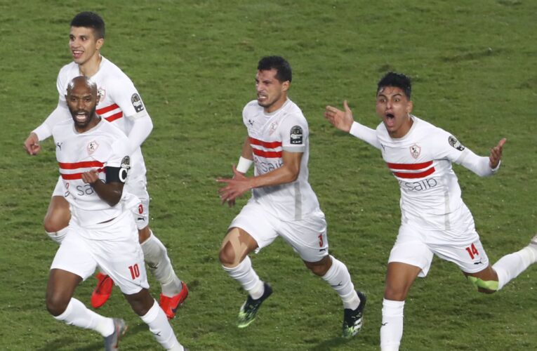 لاعب الزمالك المصري يُثير جدلاً بتقبيله قدم “شيكابالا” عند الاحتفال بهدف.. وهذا ماقاله