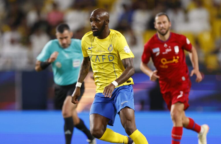 استقبال “حار” للاعب النصر السعودي عند عودته لملعب فريقه السابق في فرنسا