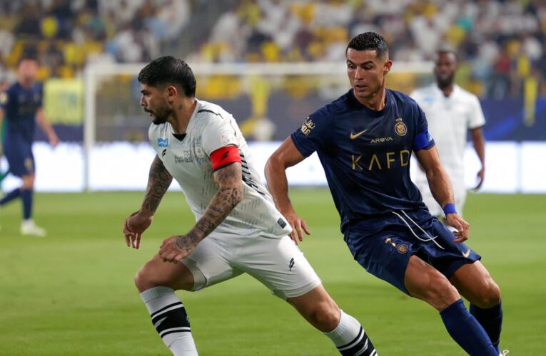 يبلغ ثمنها أكثر من 250 ألف دولار.. أمير يشتري أغلى تذكرة في تاريخ الدوري السعودي