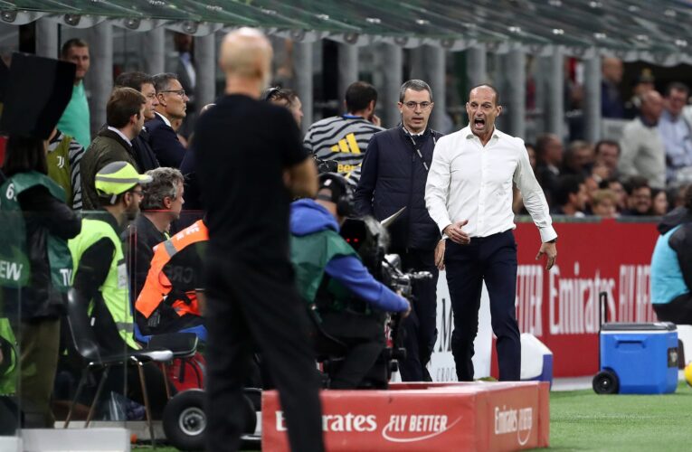 انفجر غضباً على خط الملعب.. انفعال مدرب يوفنتوس على لاعبيه يجذب الانتباه خلال مباراة بالدوري الإيطالي