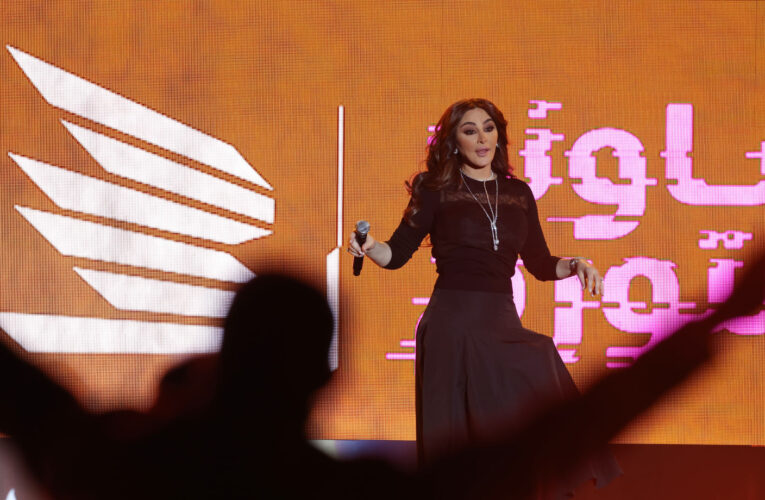 “ما رح نوقف شغلنا”.. إليسا تدعو إلى “عدم المزايدة” على الفنانين بسبب الوضع في غزة
