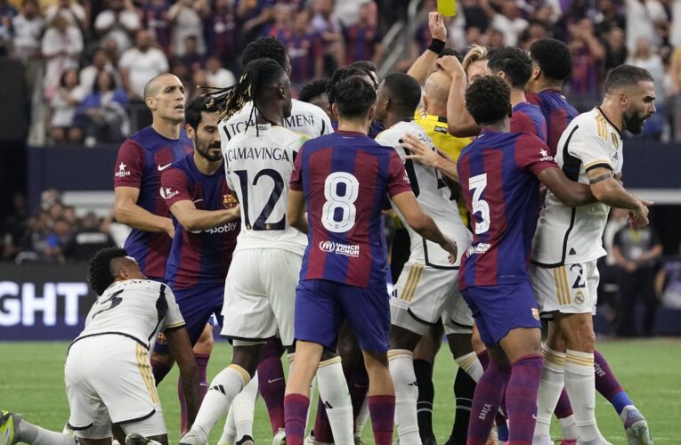 “كلاسيكو الأرض”.. برأيك من يحسم مواجهة برشلونة وريال مدريد في الدوري الإسباني؟