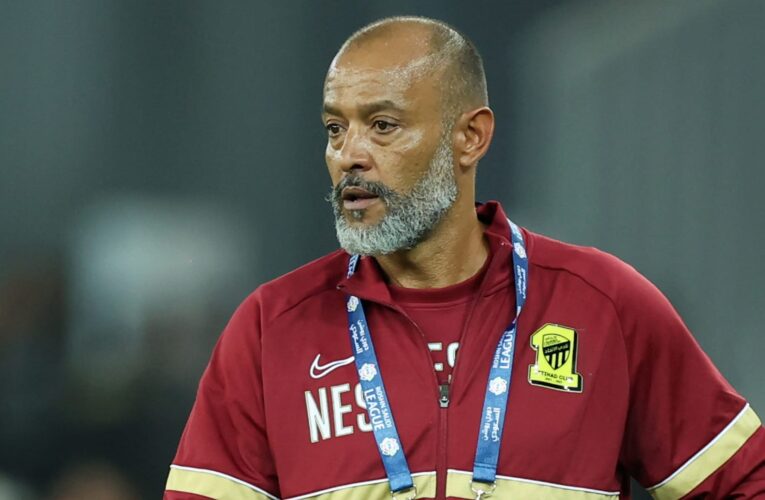 السعودية.. نادي اتحاد جدة يحسم مصير مدربه نونو سانتو