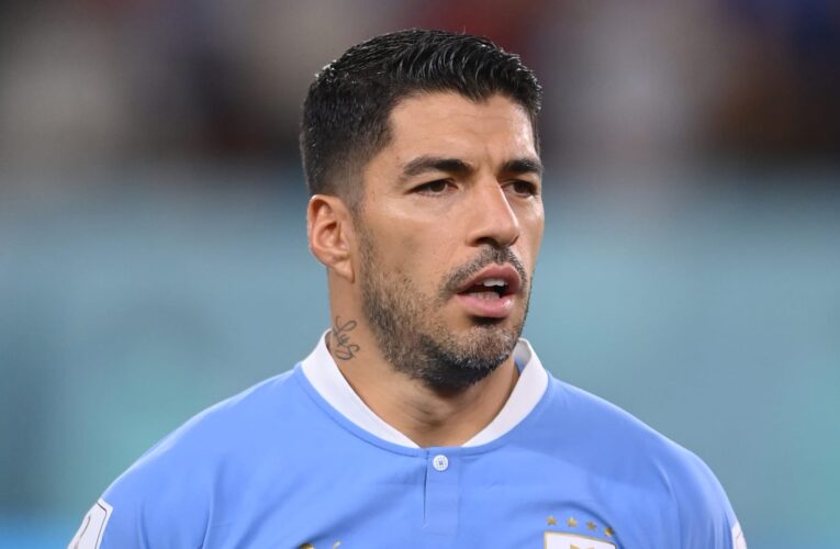 سيواجه صديقه ليونيل ميسي.. هذا ما فعله منتخب الأوروغواي مع لويس سواريز
