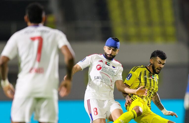 لاعب يلكم منافسه.. واقعة مثيرة للجدل خلال مباراة في الإمارات