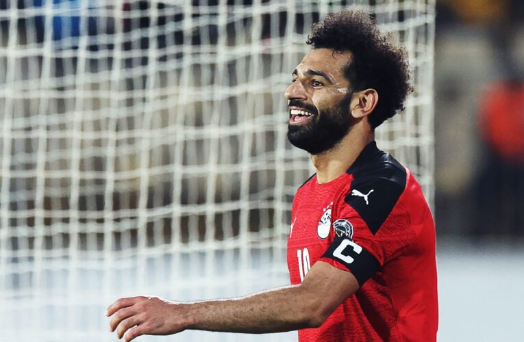 رد فعل محمد عبد المنعم عند اقتحام الجماهير أرض الملعب للقاء صلاح يخطف الأنظار
