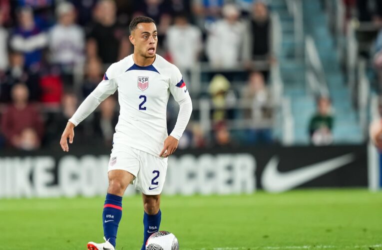 ديست يُثير جدلاً بتلقيه إنذارين خلال 30 ثانية مع منتخب أمريكا.. واللاعب يعلّق