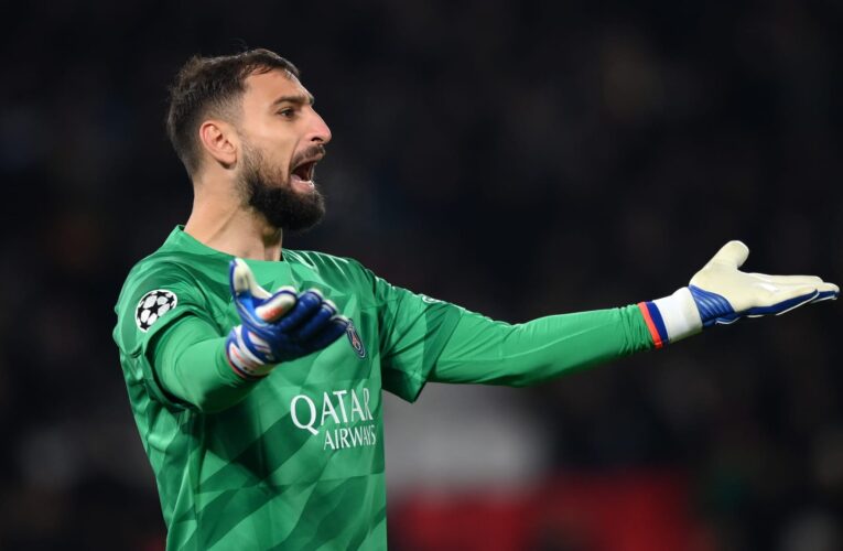 دوناروما يركل لاعب المنافس.. ومبابي يطالبه بالخروج من الملعب بعد طرده