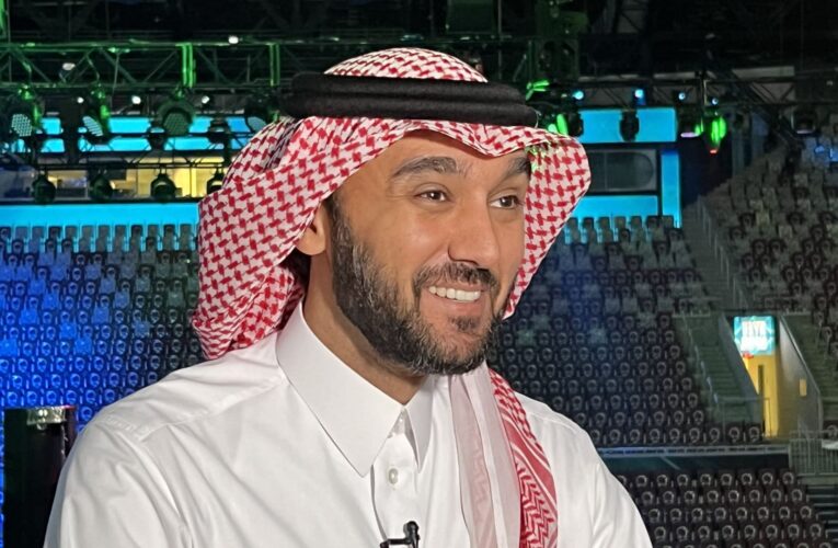 “ليس ذنبنا” و”ندرس إقامة البطولة في الصيف”.. وزير الرياضة السعودي يدافع عن حق بلاده باستضافة مونديال 2034