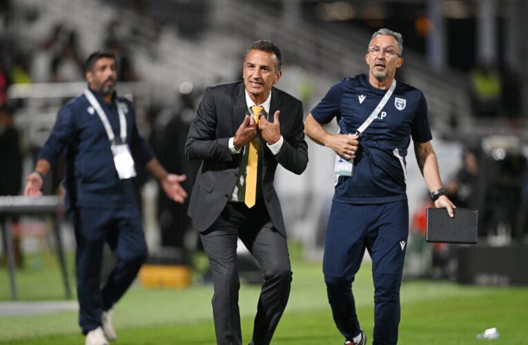 السعودية.. مدرب ينفجر غضبًا بعد احتساب هدف في مرمى فريقه خلال مباراة الهلال والتعاون