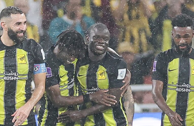 تعليقات “طريفة” على طريقة احتفال لاعب اتحاد جدة بهدف زميله كريم بنزيما أمام أوكلاند سيتي