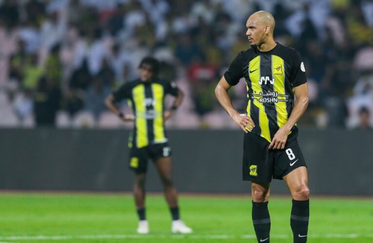 تصرف “غريب” من فابينيو خلال حديثه للصحفيين بعد مباراة اتحاد جدة والأهلي.. هذا ما فعله
