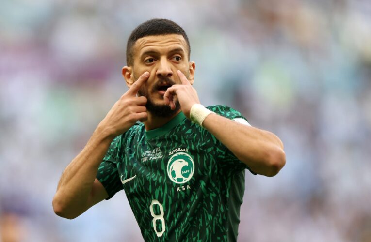 السعودية.. لاعب الهلال يوضّح حقيقة خلافه مع مدربه جورجي جيسوس