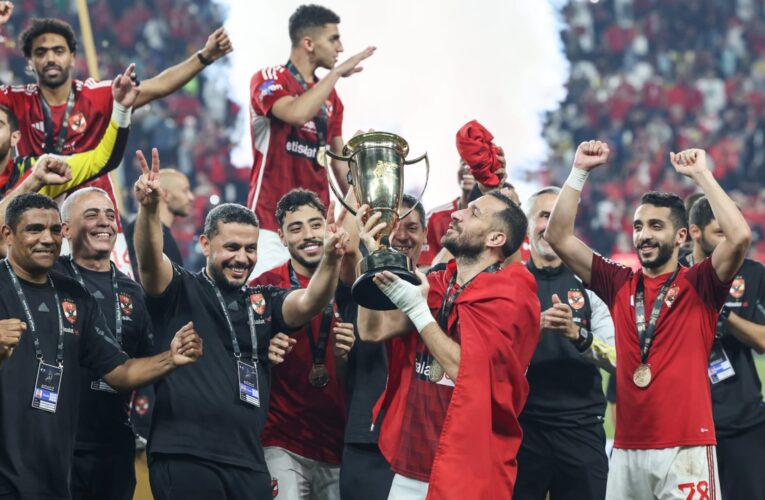 “جماهير الأهلي ما بترحمش”.. أحمد شوبير ينتقد نجله بسبب خطأه في نهائي كأس السوبر المصري وسط تفاعل