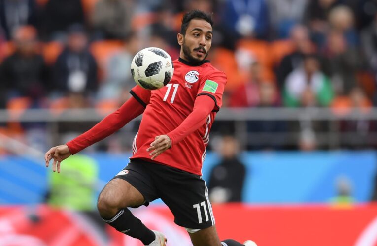 هكذا مازح السيسي محمود كهربا خلال زيارته لتدريبات منتخب مصر