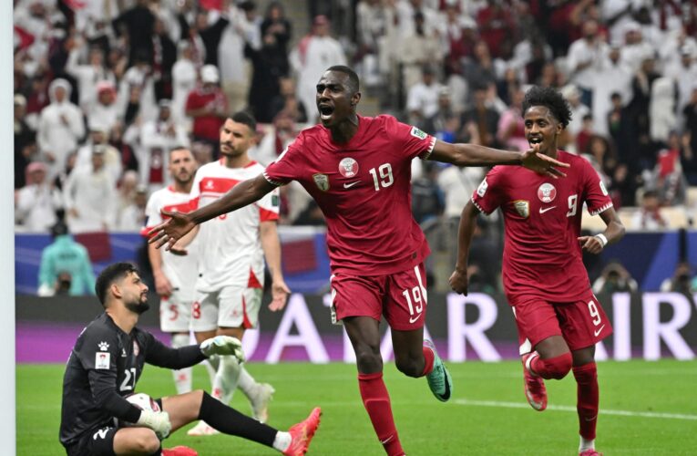 تداول مقطع فيديو يظهر فرحة أمير قطر بإحراز منتخب بلاده الهدف الثاني في شباك لبنان