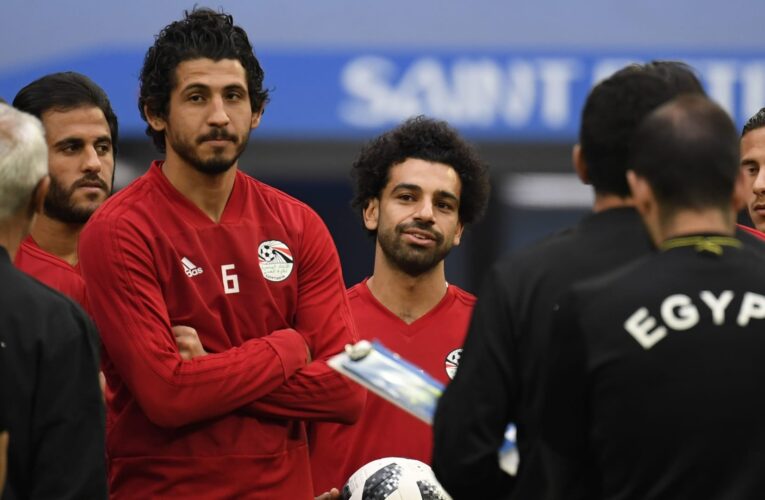 محمد صلاح انتابه الضحك.. لقطة “طريفة” من تدريبات منتخب مصر استعداداً لكأس إفريقيا